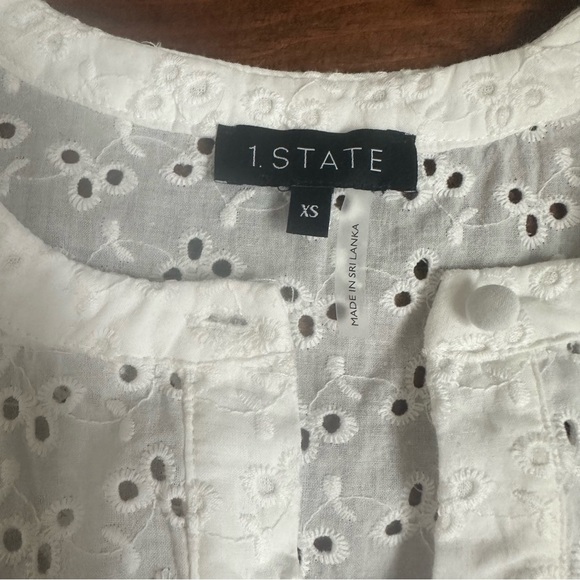 1. State eyelet top - Picture 8 of 9